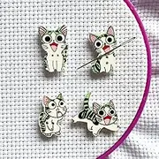 DPXWCCH 4 Pieces Magnetic Needle Minder for Cross Stitch, Cute Green Wooden Cat Needle Keeper, Embroidery Needlework Accessories