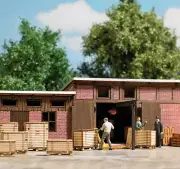 Pried open! : Wooden Crate, Figure and accessory OO/HO Gauge Busch 7977