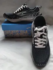 Brooks Levitate GTS 5 Womens Running Shoes Size 6.5 Black Grey White NEW 120358