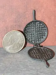 Dollhouse Miniature Metal Waffle Iron 1:12 one inch scale D55 Dollys Gallery