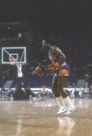 Truck Robinson of the Phoenix Suns shoots 1981 Basketball Photo 3