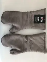 New All-Clad Luxury Silicone and Cotton Set of 2 Oven Mitts - Grey (Titanium)
