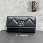 SHAW二手 CHANEL 19 黑色 銀CC 山羊皮 拉鍊 零錢 翻蓋 中夾 AP2700 現貨