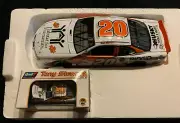 1999 Revell Tony Stewart #20 Home Depot Habitat for Humanity Bank Set 1:24 RH