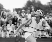 Tim Wilkison Of The Usa Returns The Ball V Stefan Edberg 1985 Tennis Old Photo