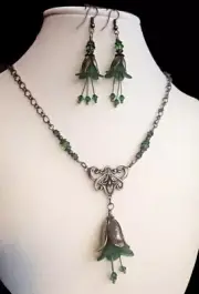 NEW NWT LUCITE LILY NECKLACE EARRINGS SET & SWAROVSKI CRYSTALS Chose Your Colors