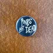 PUNK'S NOT DEAD Badge / Punk Rock / Rock n Roll