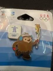 2010 VANCOUVER QUATCHI TORCH MASCOT RED MITTEN OLYMPIC PIN DATED