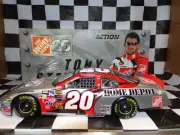 Tony Stewart #20 Home Depot/25th Anniversary 2004 Monte Carlo 1:24 Action 107033