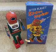 INTER PLANET SPACE CAPTAIN - GREEN TINPLATE ROBOT / SPACEMAN - WIND-UP MIB
