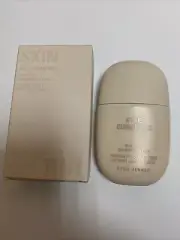 NIB Kylie Jenner - Skin Tint Blurring Elixir Foundation 9W - 1 Fl Oz Authentic
