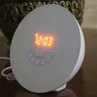 在飛比找Yahoo!奇摩拍賣優惠-新款日出模擬自然喚醒燈起床鬧鐘 多功能喚醒燈 日出鬧鐘收音機