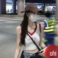 在飛比找蝦皮商城優惠-【ohi】撞色V領針織美式復古甜辣超火字母針織背心吊帶背心上