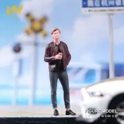 Resin 1/64 Diorama Car Scene Props Miniature Figure Man With Coffee Doll Toys
