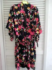 NATORI SEVILLE KIMONO WRAP ROBE SATIN E POLY BLACK FLORAL M NEW $160.0