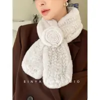 在飛比找ETMall東森購物網優惠-秋冬精致山茶花編織韓版女圍巾