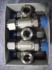NEW Swagelok SS-810-3-8-4 Reducing Union Tee, 1/2 in x 1/2 in x 1/4 in Tube OD