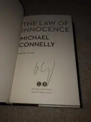 MICHAE CONNELLY SIGNED THE LAW OF INNOCENCE FIRST EDITION HARDCOVER BOOK COA