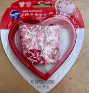 Wilton Valentine's Day Red Heart 4”Cookie Cutter Decorating Kit W/ Sprinkles (N)