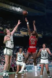 Sidney Green Chicago Bulls shoots v Larry Bird Boston Celtics circ- Old Photo