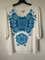 AUTOGRAPH SIZE 24 V-NECK 3/4 SLEEVE VINTAGE PRINT STRETCHY BACK WHITE TOP