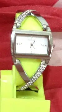 在飛比找Yahoo!奇摩拍賣優惠-全新Gogoey鑲鑽手錶