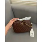 TORY BURCH KIRA CHEVRON MOTO 被子相機包山核桃棕色