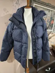 (New w/ tags) Canada Goose Women's Junction Parka, Navy, Size M, Black Label
