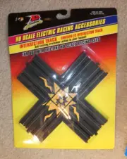 2004 HO Scale Life Like Intersection Track Section 9898 NIP
