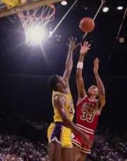 Scottie Pippen Small Forward Chicago Bulls attempts a one handed l- Old Photo