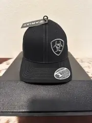 Ariat Mens Logo Adjustable Snapback Cap Hat / Black