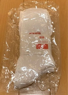 Rare!! NWT :Roger Federer UNIQLO 2018 Wimbledon Socks White RF 25-27cm
