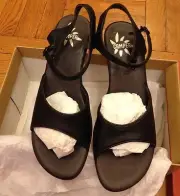 Camper women's black Lucia Sandal size US 9, NIB, Made In Spain