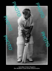 OLD POSTCARD SIZE PHOTO AUSTRALIAN CRICKET LEGEND DON BRADMAN STROKES c1930s 3