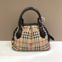 在飛比找PopChill優惠-[二手] Burberry 戰馬紋貝殼手提包