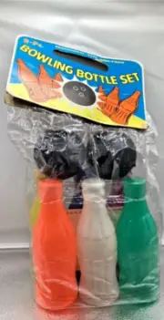 Vintage Classic Plastic Kids Eight Piece Bowling Bottle set Toy unopened t13