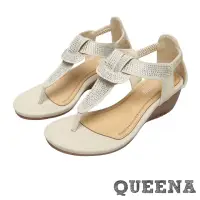 在飛比找momo購物網優惠-【QUEENA】美鑽繩結燙鑽T字時尚舒適坡跟夾腳涼鞋(白)