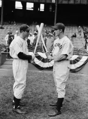 Joe Dimaggio,Frank Mccormick Compare Bat 1939 Old Baseball Photo