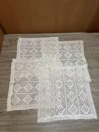 在飛比找Yahoo!奇摩拍賣優惠-早期手工編織桌巾46x46公分 早期蕾絲桌巾 編織桌布 簍空