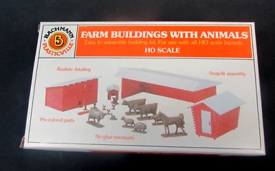 BACHMANN PLASTICVILLE - HO SCALE FARM BUILDINGS WITH ANIMALS