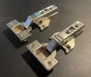 NEW! Pair GRASS Cabinet Hinges 1006-30 Self Close SNAP-ON w/Base Plate #054