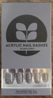 Red Aspen Press On Nails, Acrylic Short Squoval, Wondrous Wanda