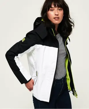 跩狗嚴選 極度乾燥 Superdry 女生 經典三拉鍊 黑白拼接 風衣 外套 腰身 螢光黃