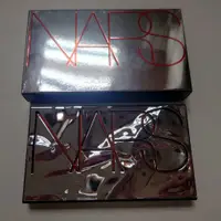 在飛比找蝦皮購物優惠-NARS 自戀鏡光12色眼彩盤