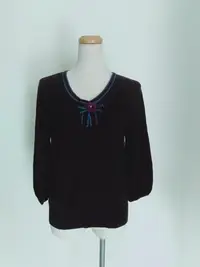 在飛比找Yahoo!奇摩拍賣優惠-CHANTE黑色針織上衣2