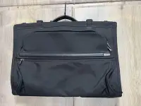 在飛比找Yahoo!奇摩拍賣優惠-Tumi Alpha Tri-Fold Garment Ba