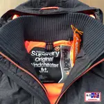 <極度絕對>極度乾燥 SUPERDRY S號 女版風衣外套 內襯刷毛 鐵灰/橘