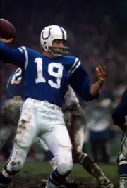Quarterback Johnny Unitas Of The Baltimore Colts Drops Back 1971 NFL OLD PHOTO 6