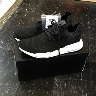 adidas Consortium SNEAKER EXCHANGE - INVINCIBLE x A Ma Maniere NMD_R2 S.E. 三方聯名 黑色 黑白 CM7879