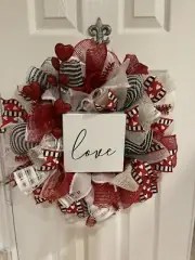 Valentine’s Deco Mesh & Burlaps Wreath “LOVE” Blk, RED & White handmade 20” Full